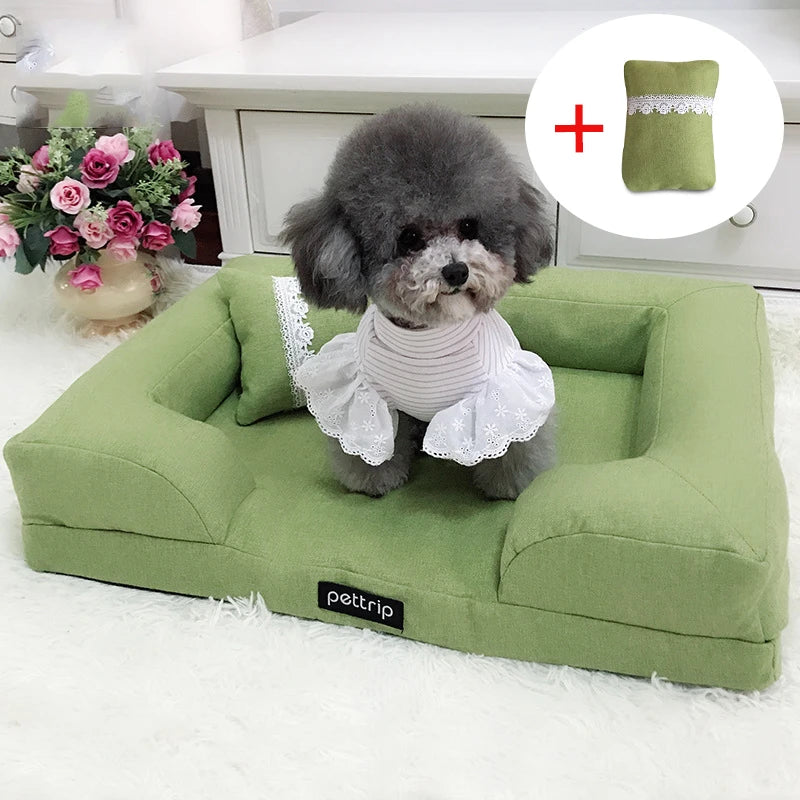 Sofa vert avec coussin pour chien et chat