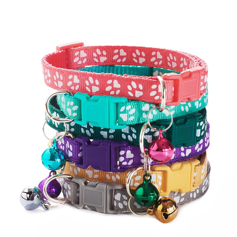 Différents coloris du collier avec clochette pour chat