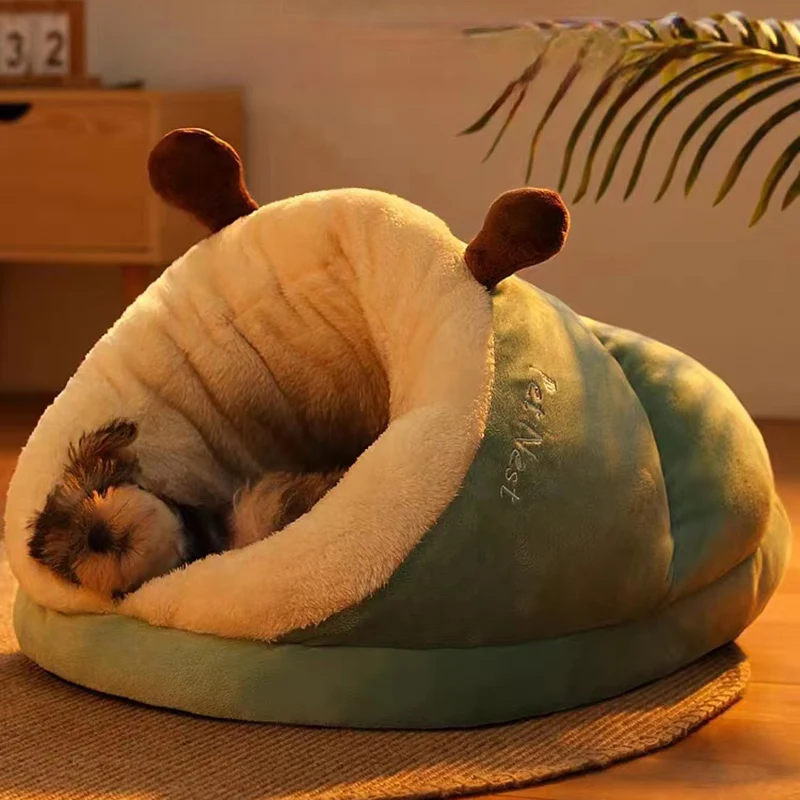 Couchage en forme de pantoufle pour chien et chat conçu avec des matériaux de qualité