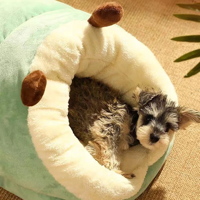 Couchage en forme de pantoufle pour chien et chat pour un confort optimal