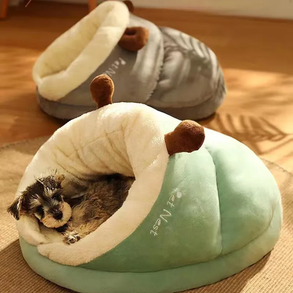 Couchage en forme de pantoufle pour chien et chat